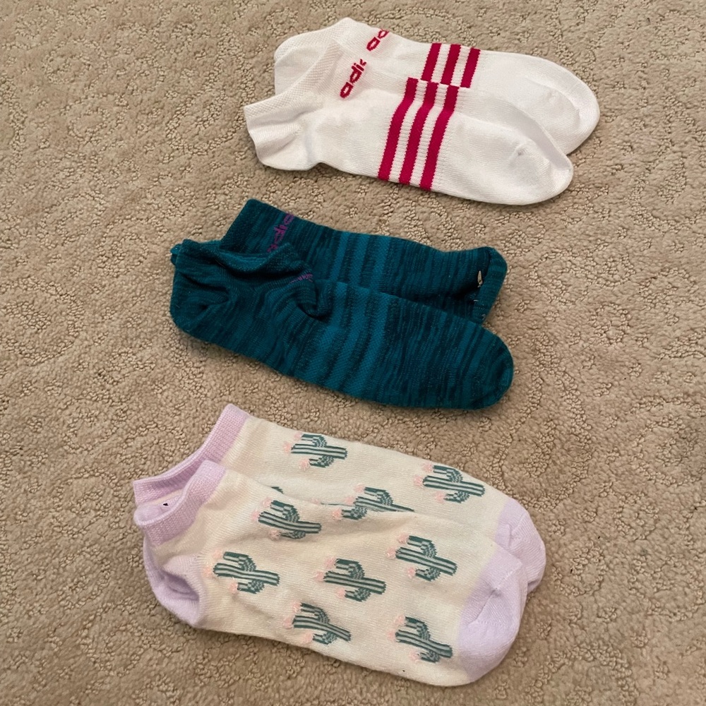 3 pairs of socks